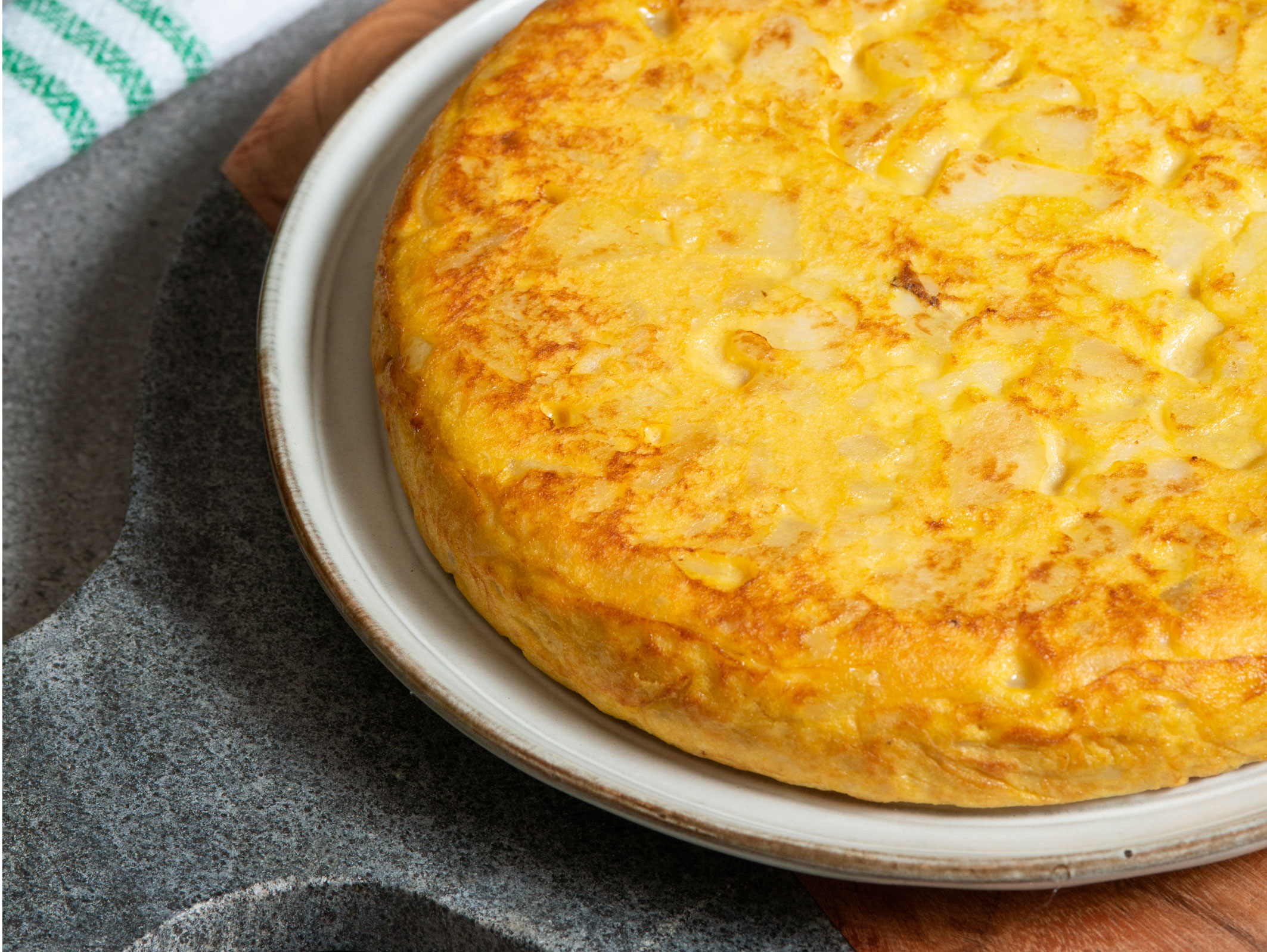 ASÍ SE HACE LA TORTILLA DE PATATAS MÁS FAMOSA DE ANDALUCÍA